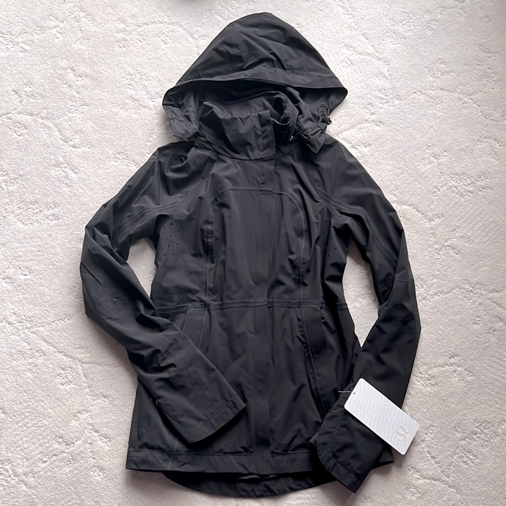 NWT LuLuLemon Black Hooded Zip Up Jacket, Size 4